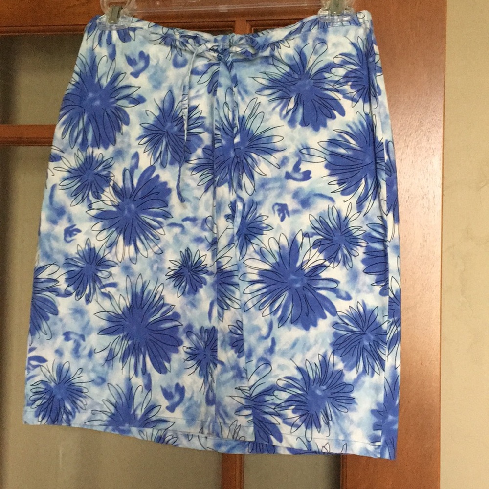 Cute blue stretch skirt, size 3